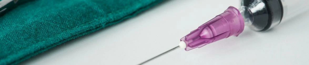 Descubre si es seguro reutilizar agujas tras esterilizarlas y su impacto en la RPBI. Obtén datos valiosos sobre el contacto humano en entornos de atención médica.